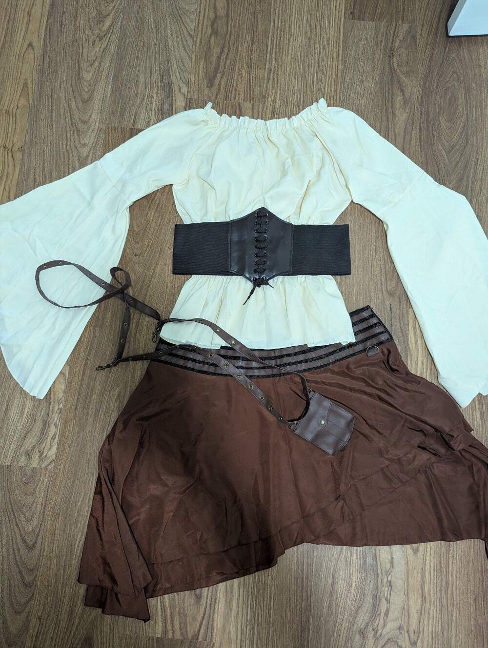 XL Women's Pirate Wench Costume True To Size Quality Materials